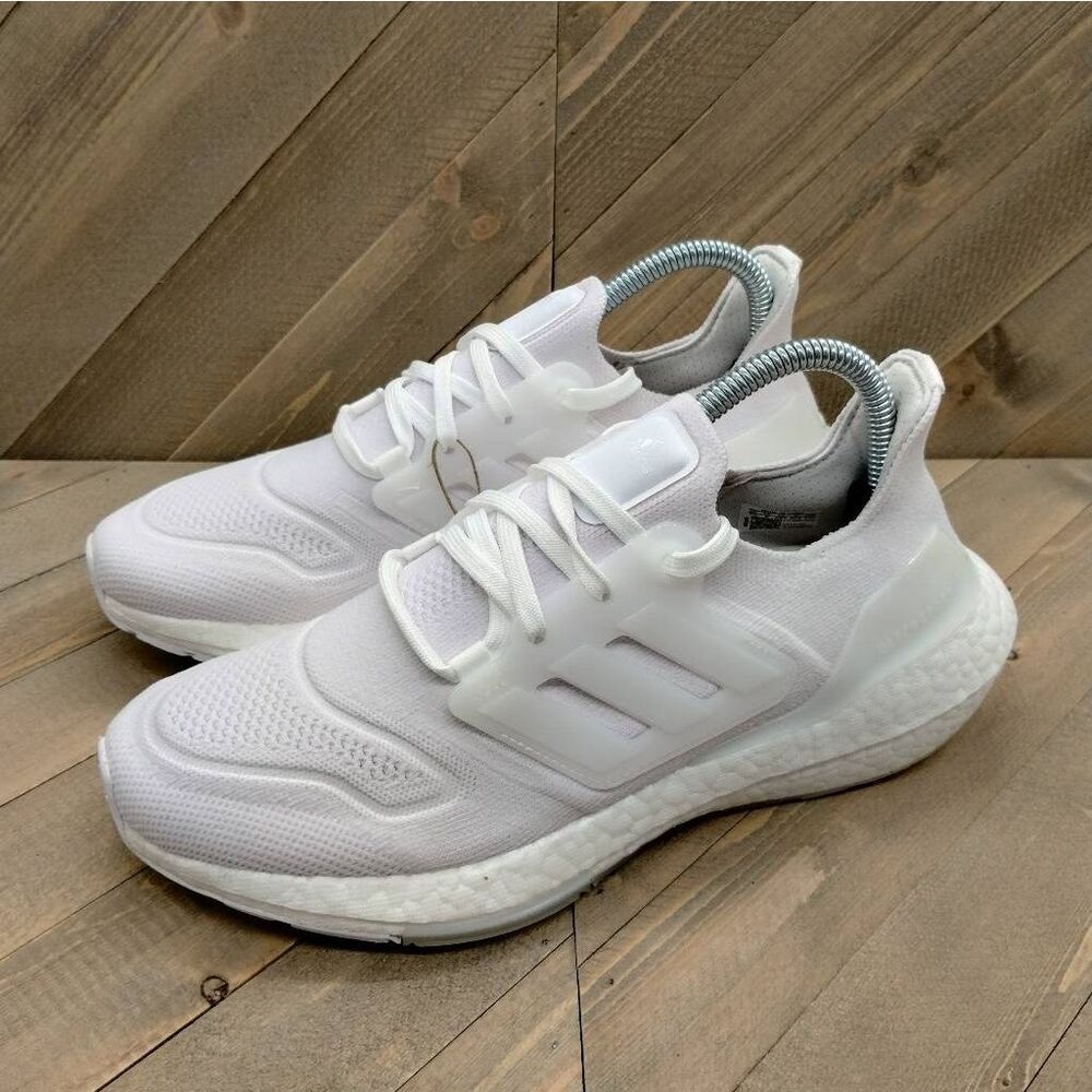 Adidas UltraBoost 22 Triple‎ White Running Shoes Womens Size 7.5 White Sneakers